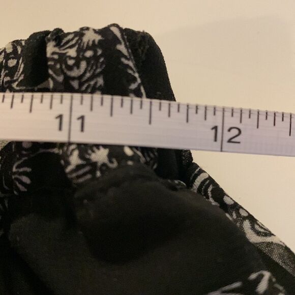 H&m black sugar skull hi low skirt. Elastic waist size four. NWOT. - Picture 8 of 10